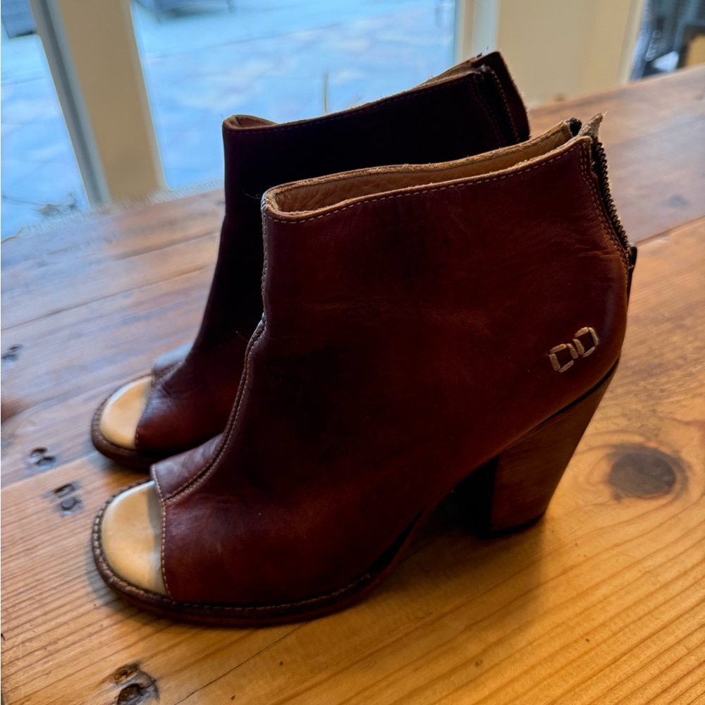 Bed Stu Distressed mahogany brown Heeled Boots size 7 open toed- barely worn